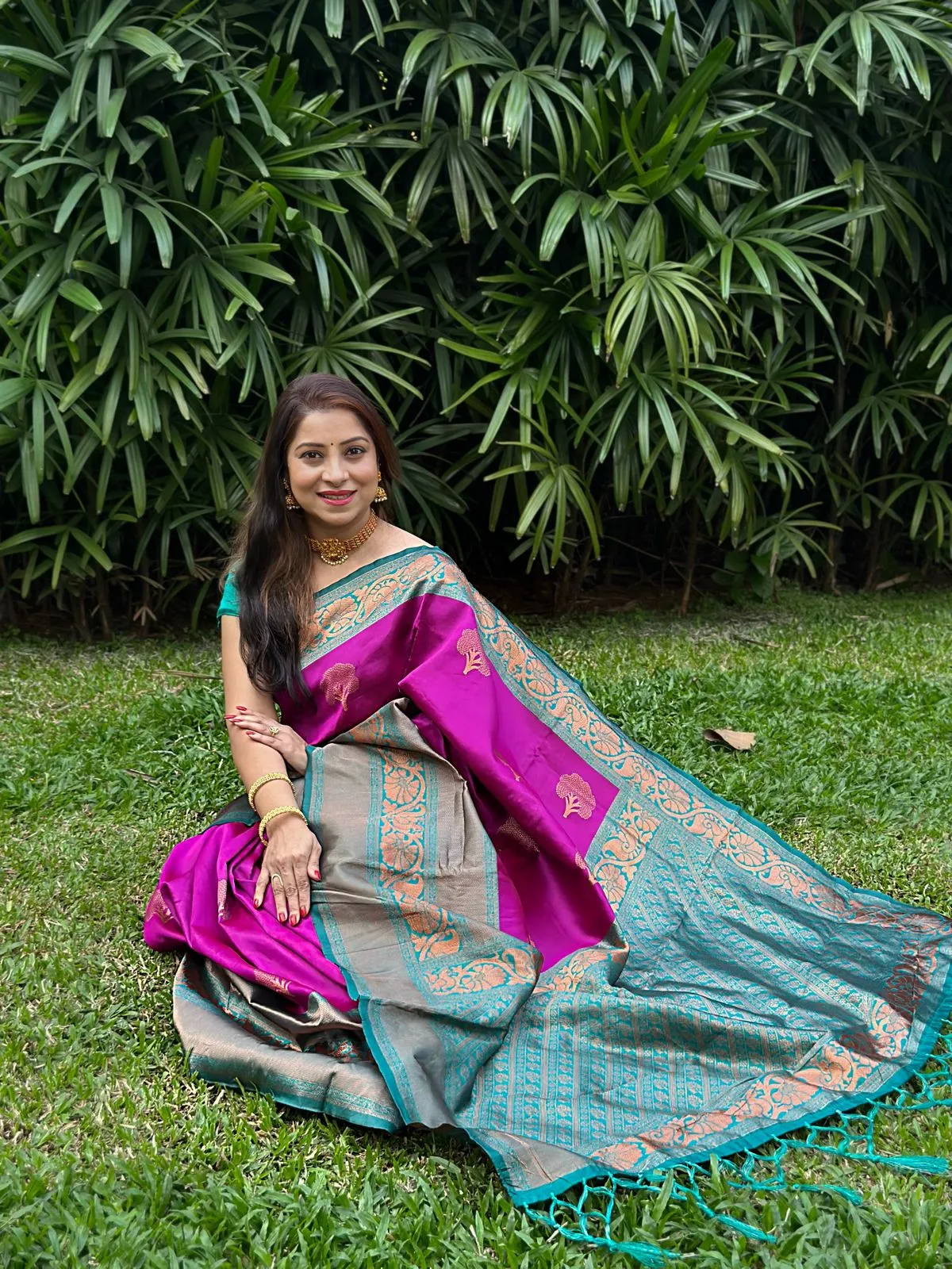 Amiable Purple Soft Banarasi Silk Saree With Moiety Blouse Piece