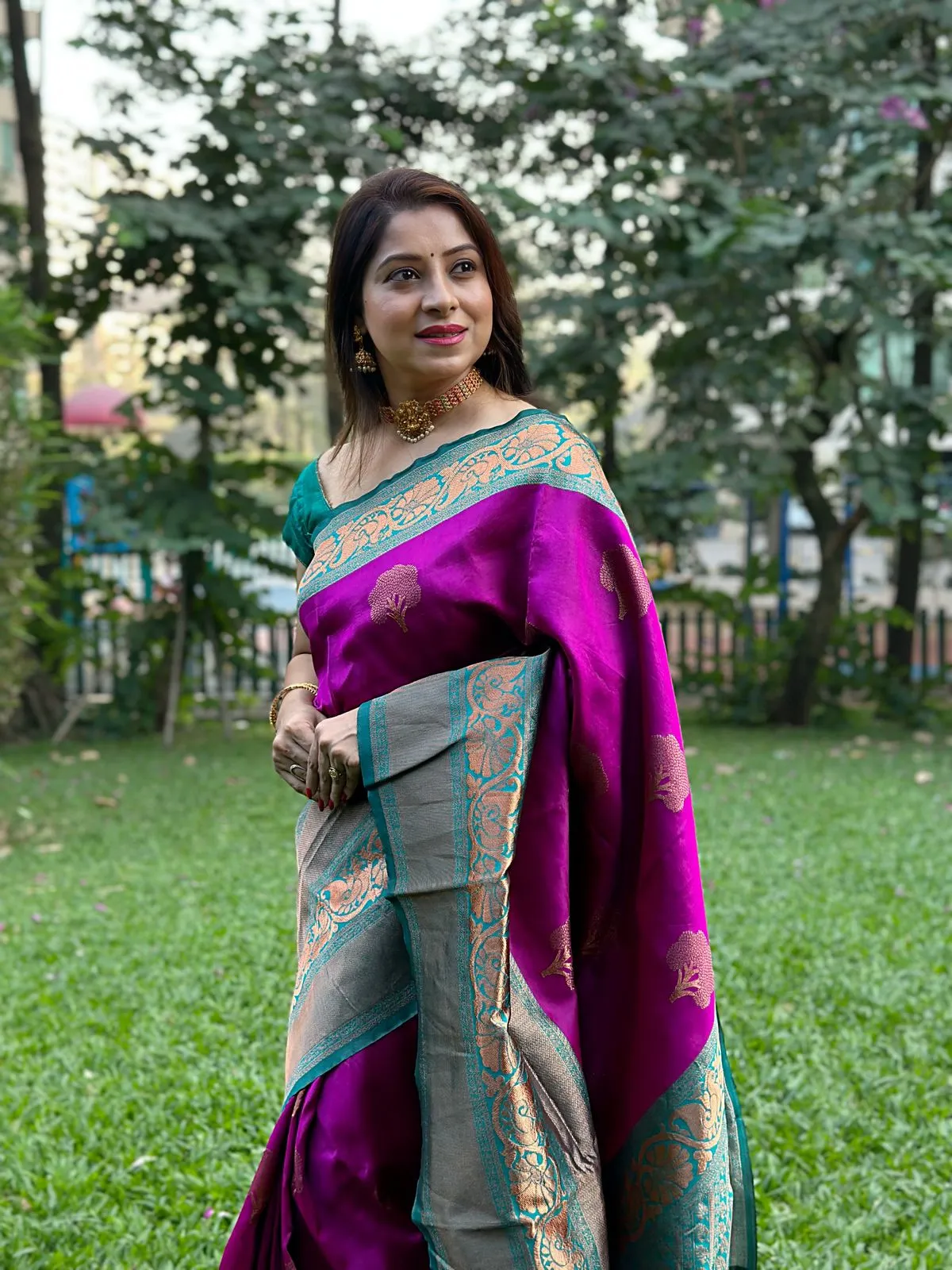 Amiable Purple Soft Banarasi Silk Saree With Moiety Blouse Piece