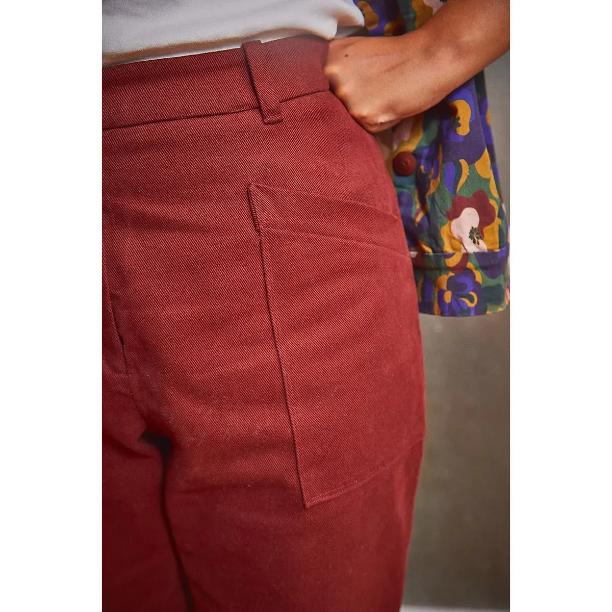 BERLIN Pants or Shorts - Women 34/52 Paper Sewing Pattern - Ikatee