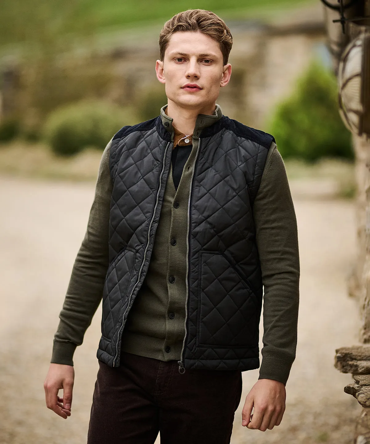 Black - Moreton diamond quily gilet