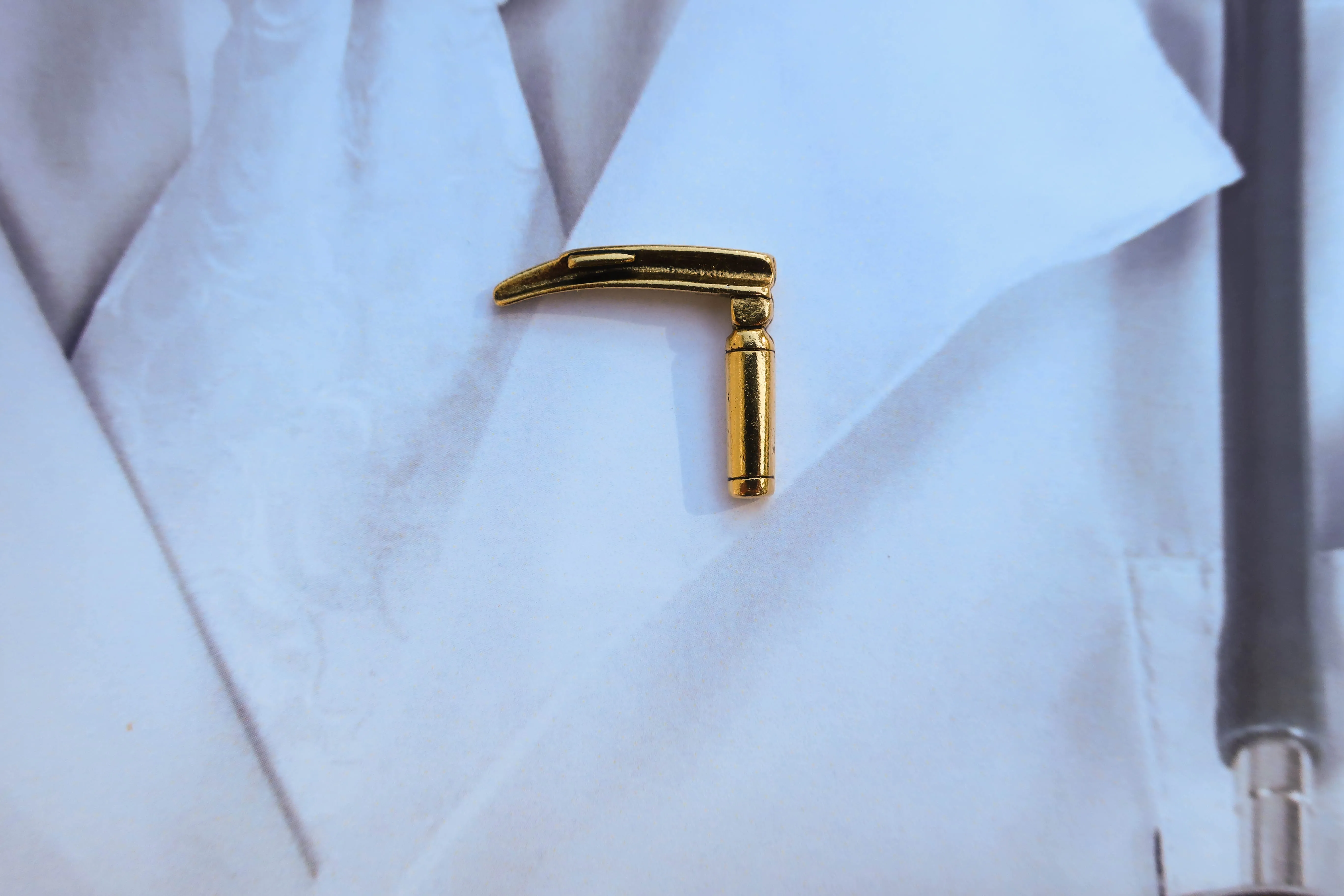 Miller Blade Laryngoscope Gold Lapel Pin