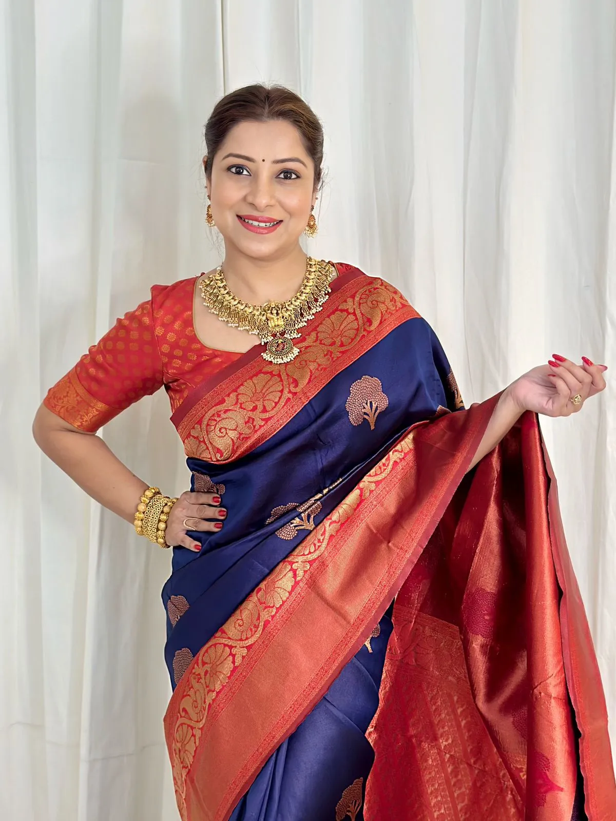 Panoply Navy Blue Soft Banarasi Silk Saree With Moiety Blouse Piece