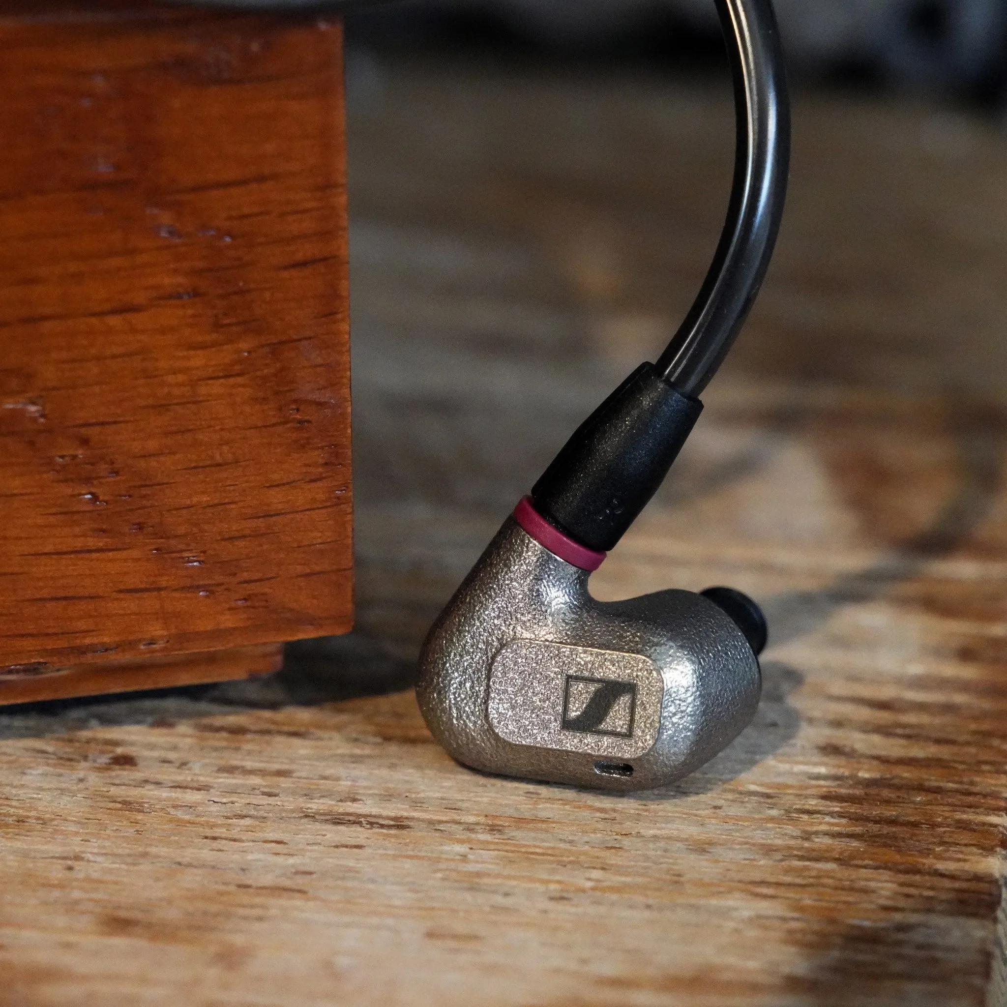 Sennheiser IE 600 | Dynamic Universal IEMs